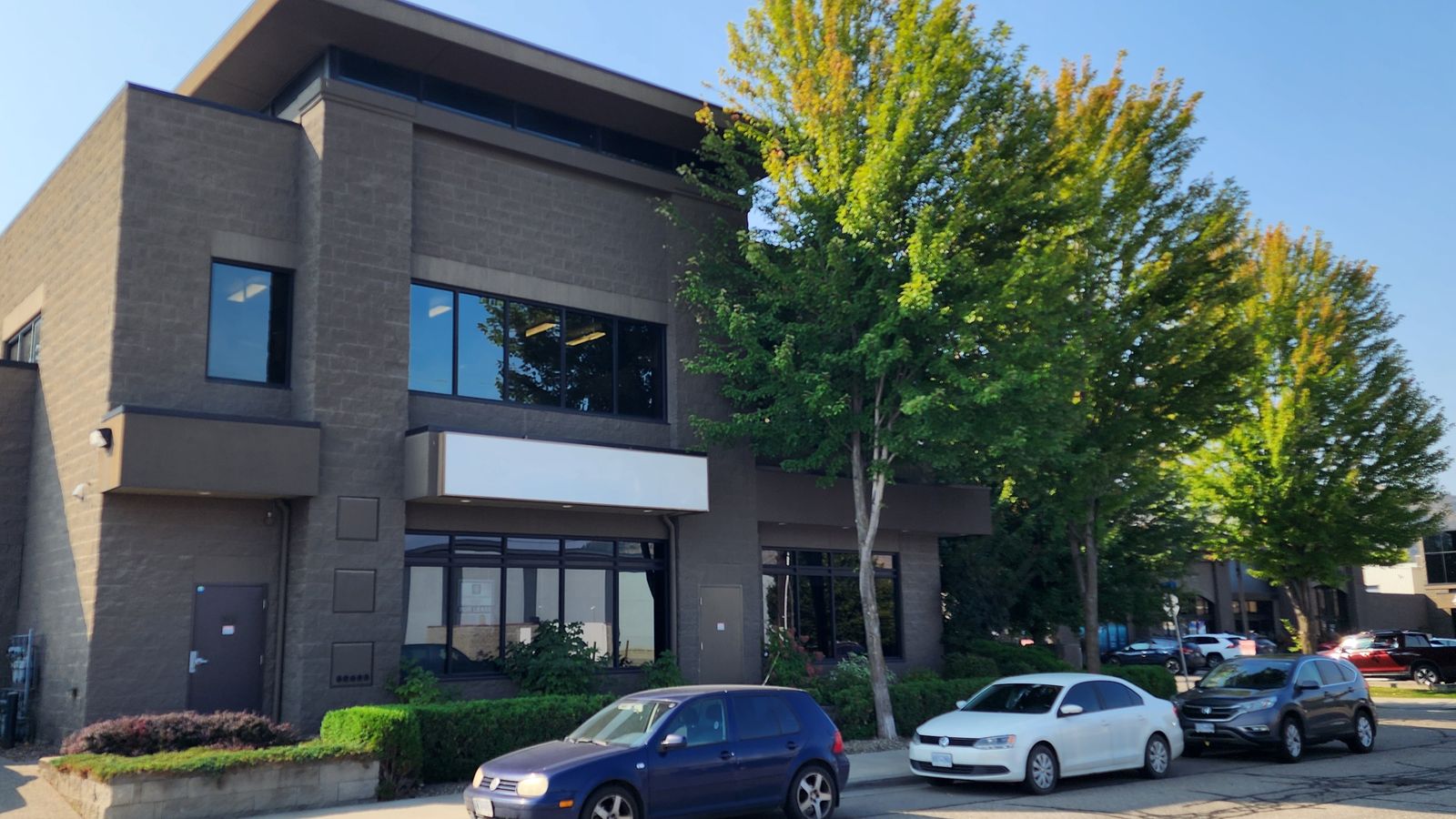 2500 53 Avenue, a modern commercial building in North Vernon