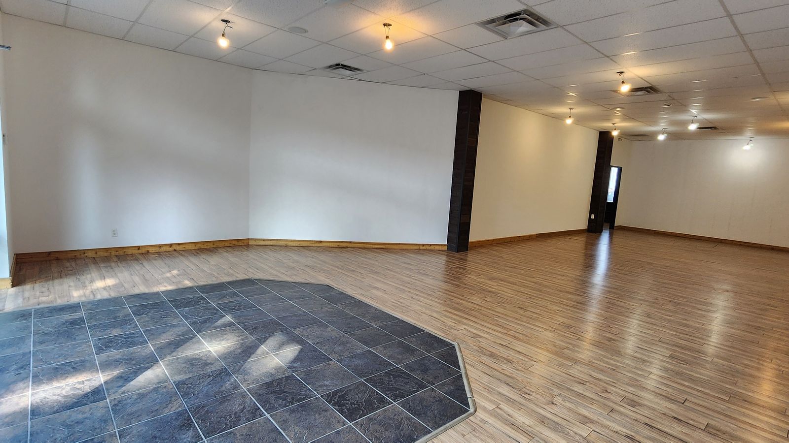 Tiled entry area inside the storefront