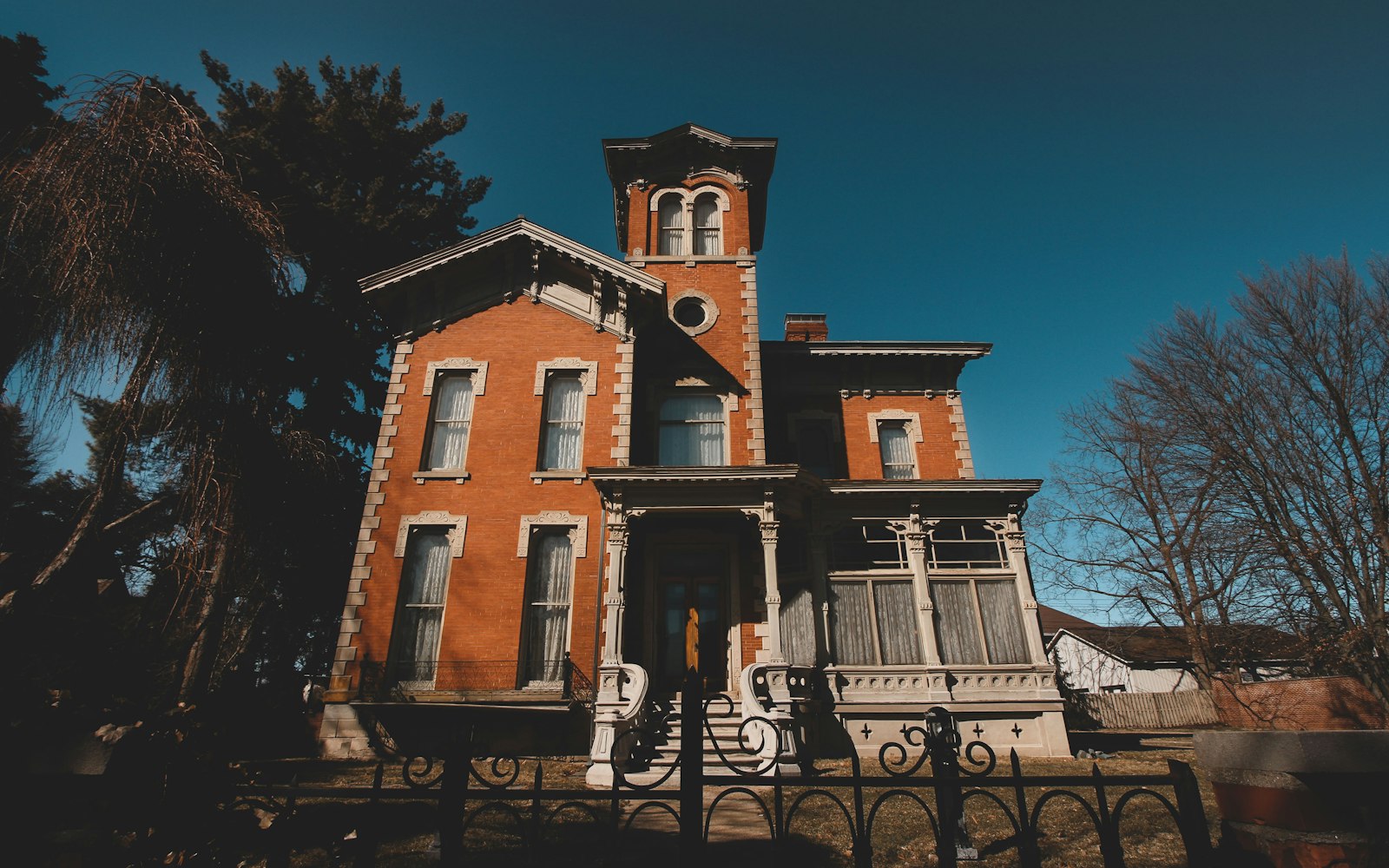 Historic house street walk